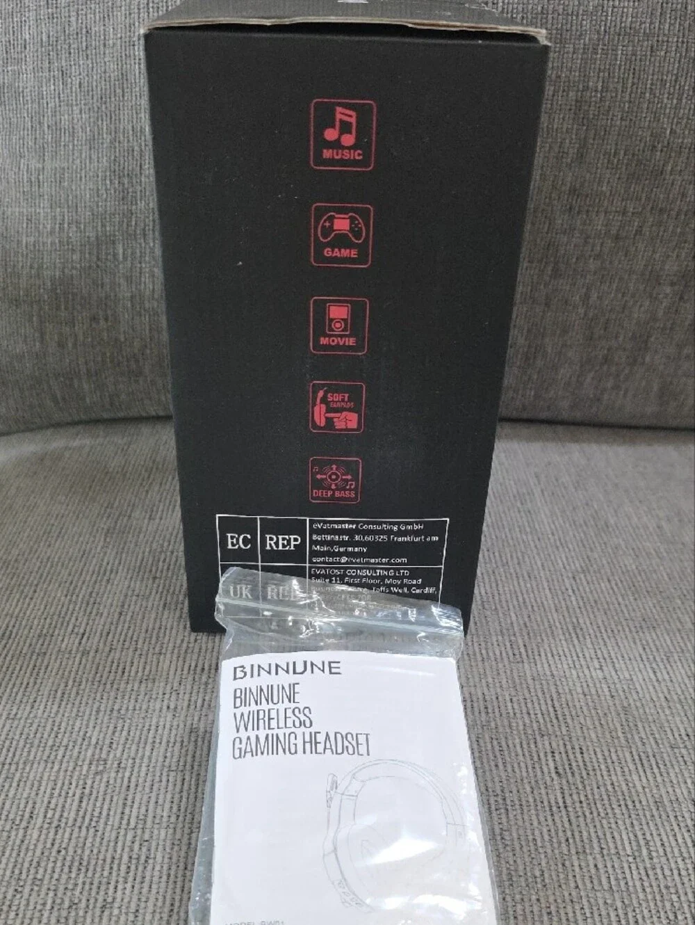 Binnune Black and Red Wireless Gaming Headset BW01, New In Box.